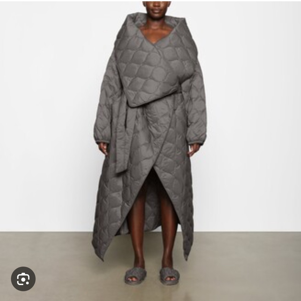 SKIMS - Quilted Gray Wrap Coat - L/XL - Rare - NWT